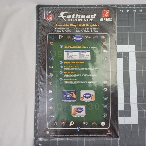 Fathead Team Set New Orleans Saints Reusable Vinyl Wall Graphics - Picture 6 of 9